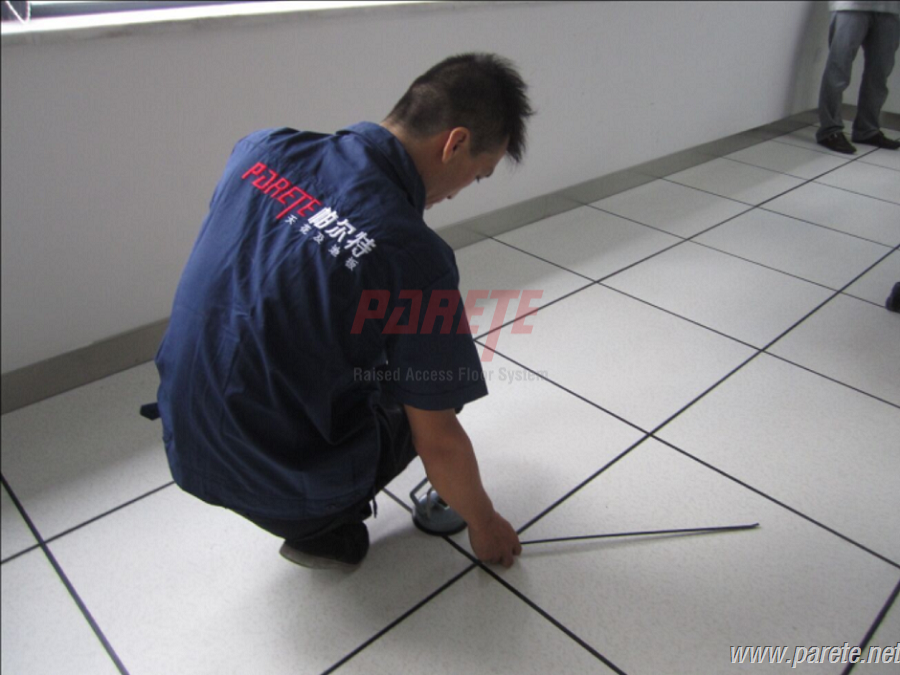 Computer room raised floor