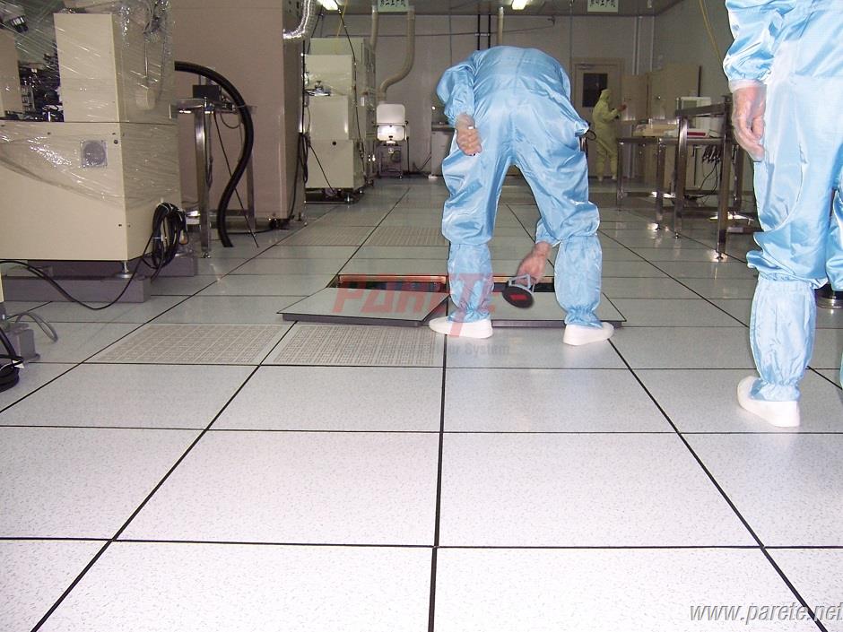 Cleaning room access floor
